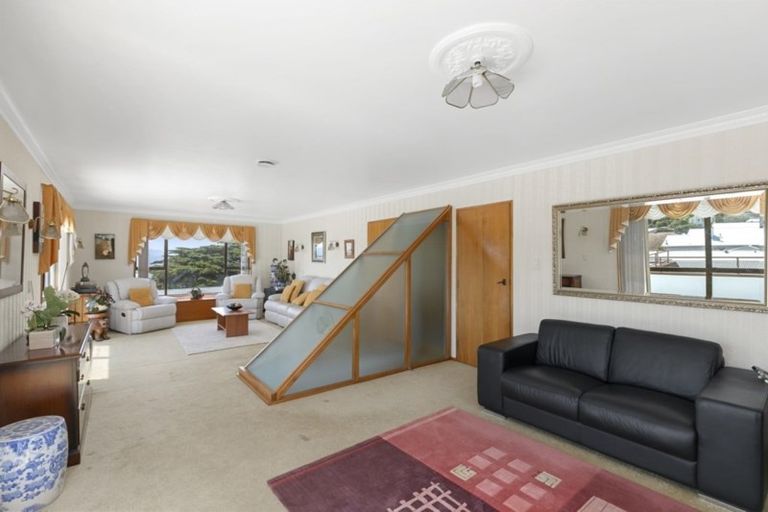 Photo of property in 57 Mills Road, Brooklyn, Wellington, 6021