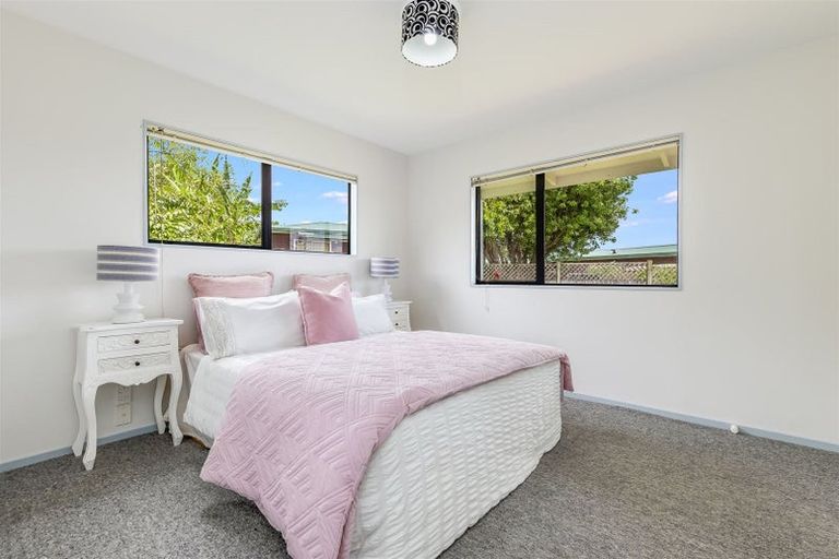 Photo of property in 5 Parrs Cross Road, Henderson, Auckland, 0612