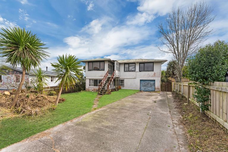 Photo of property in 12 Ozich Avenue, Te Atatu South, Auckland, 0610
