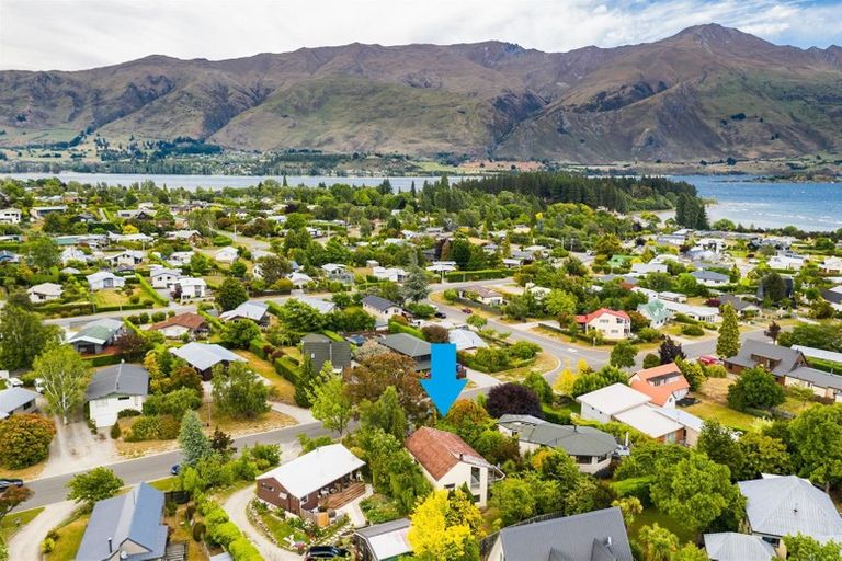 Photo of property in 18 Hunter Crescent, Wanaka, 9305