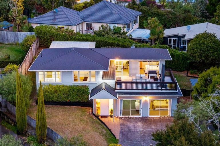 Photo of property in 8 Konini Road, Titirangi, Auckland, 0604