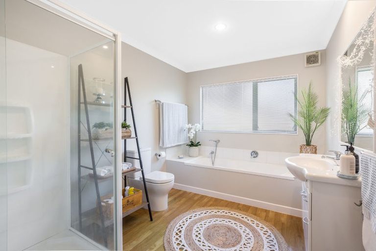 Photo of property in 56 Kakariki Grove, Waikanae, 5036