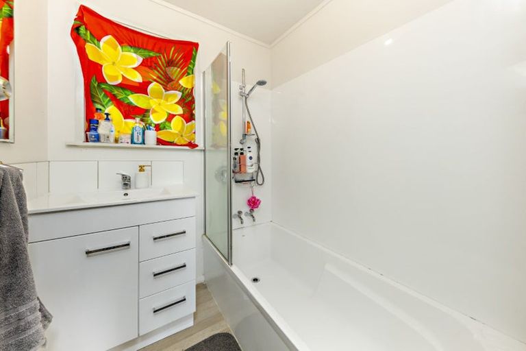 Photo of property in 14 Buller Crescent, Manurewa, Auckland, 2102