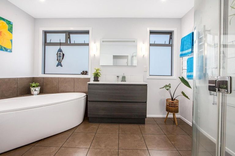 Photo of property in 16 Manly Street, Paraparaumu Beach, Paraparaumu, 5032