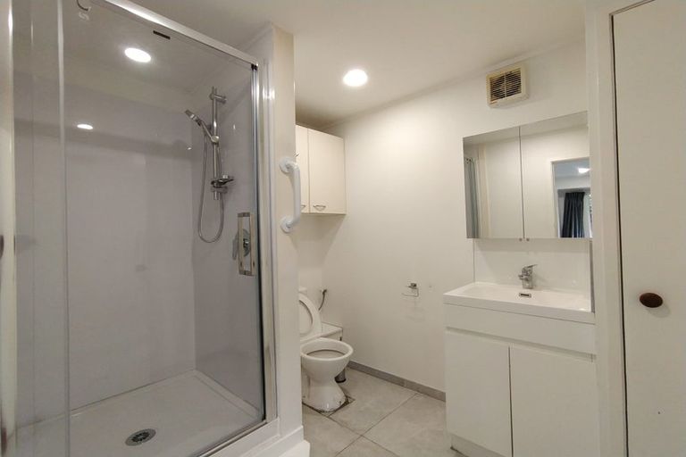 Photo of property in 29 Santiago Crescent, Unsworth Heights, Auckland, 0632