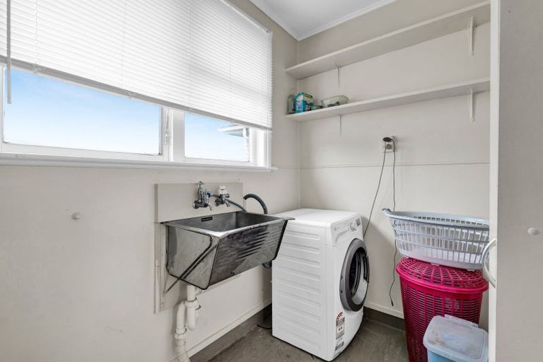 Photo of property in 3 Sutton Place, Hawera, 4610