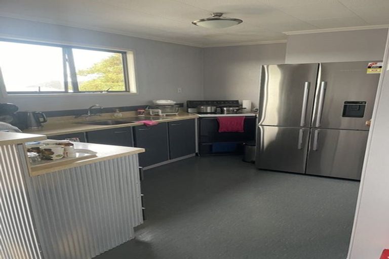 Photo of property in 136 Luckens Road, West Harbour, Auckland, 0618