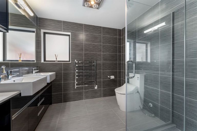 Photo of property in 9 Gwendoline Avenue, Te Atatu Peninsula, Auckland, 0610