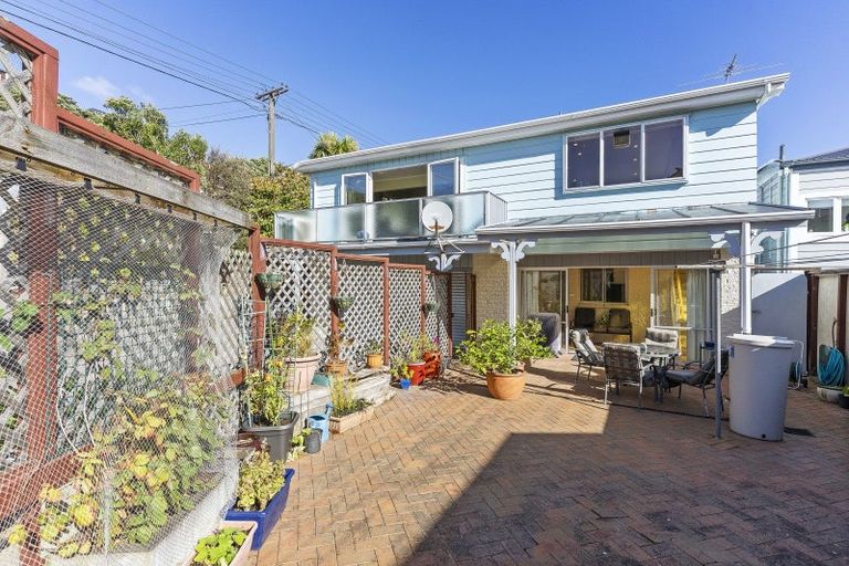 Photo of property in 16 Tamar Street, Island Bay, Wellington, 6023