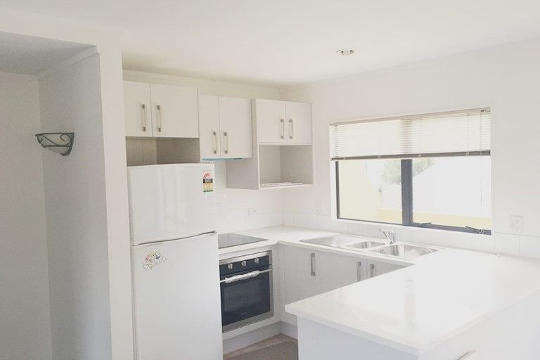 Photo of property in 27/8 Margan Avenue, New Lynn, Auckland, 0600