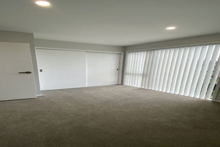 Photo of property in 2 Mikoikoi Crescent, Mangere Bridge, Auckland, 2022