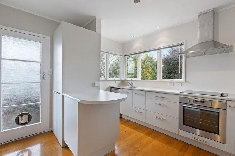 Photo of property in 2/5 Evelyn Place, Hillcrest, Auckland, 0627