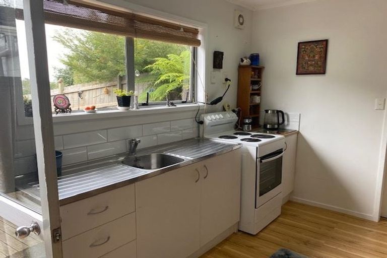 Photo of property in 19 John Road, Stanmore Bay, Whangaparaoa, 0932