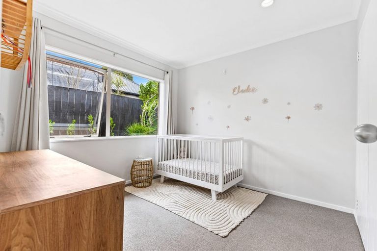 Photo of property in 2/8 Crewe Close, Albany, Auckland, 0632