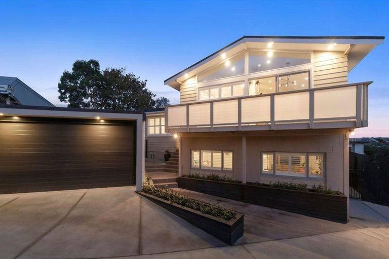 Photo of property in 27 Taioma Crescent, Te Atatu Peninsula, Auckland, 0610