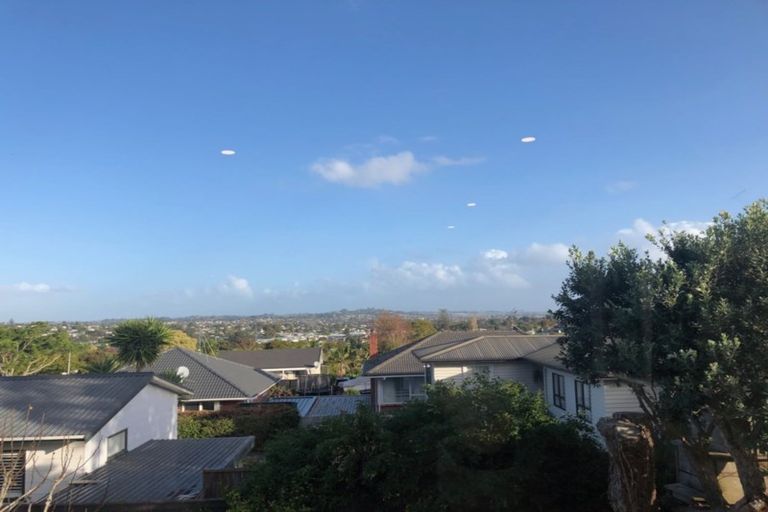 Photo of property in 14 Gwenand Place, Botany Downs, Auckland, 2010