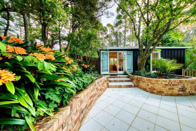 Photo of property in 7 Opou Road, Titirangi, Auckland, 0604