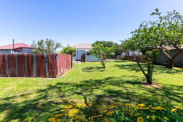 Photo of property in 46 Ross Street, Woodville, 4920