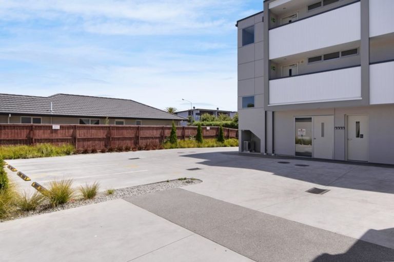 Photo of property in 2/374 Worcester Street, Linwood, Christchurch, 8011