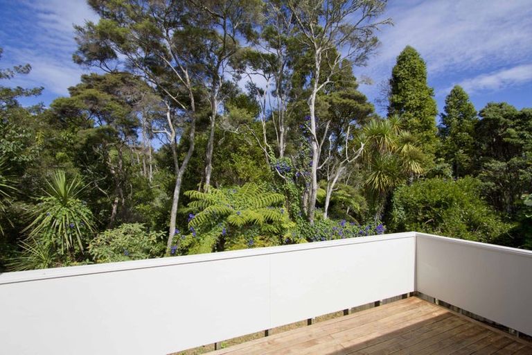 Photo of property in 1/127 Atkinson Road, Titirangi, Auckland, 0604