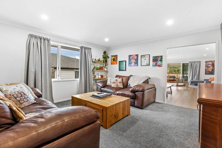 Photo of property in 37 Josh Road, Huapai, Kumeu, 0810