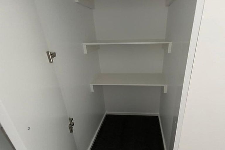 Photo of property in 11/19 Roberts Road, Glenfield, Auckland, 0629