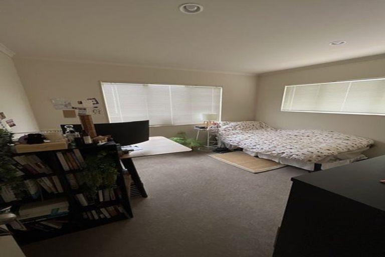 Photo of property in 8 Jomard Terrace, Northcross, Auckland, 0632