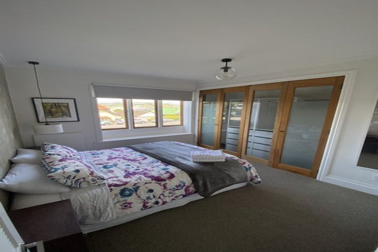 Photo of property in 180 Sutherland Road, Lyall Bay, Wellington, 6022