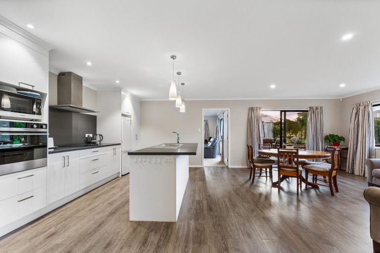 Photo of property in 16 Pitoitoi Drive, Riverhead, 0820
