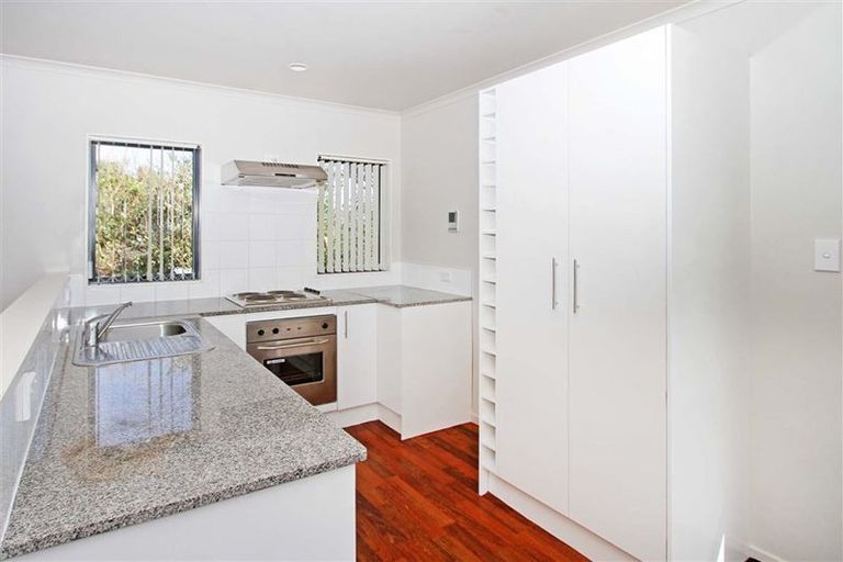 Photo of property in 19 Sabot Place, Massey, Auckland, 0614