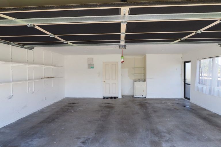 Photo of property in 9 Graven Court, Henderson, Auckland, 0612