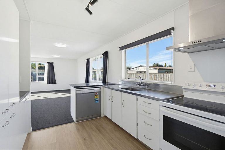 Photo of property in 26 Cumberland Place, Kelvin Grove, Palmerston North, 4414