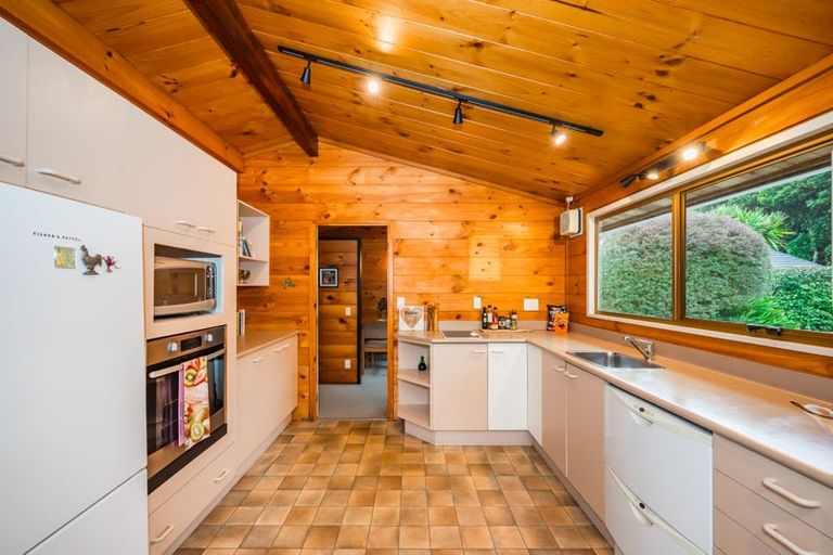 Photo of property in 9 Kohekohe Road, Waikanae, 5036