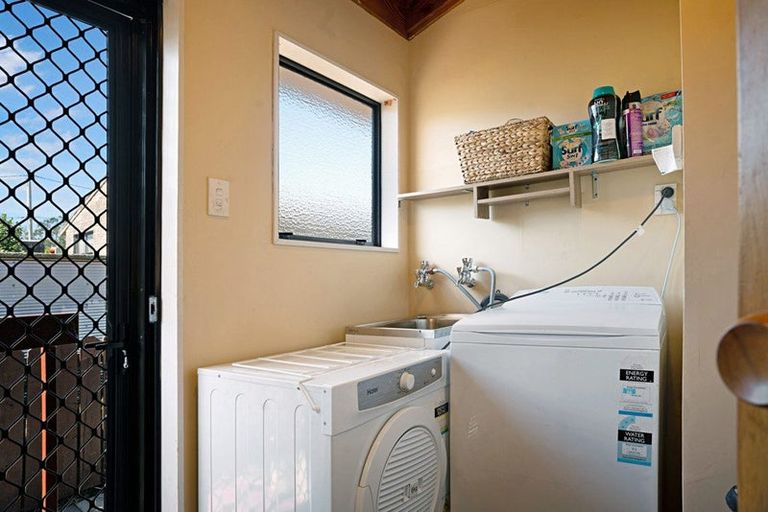 Photo of property in 4/28 Islington Avenue, New Lynn, Auckland, 0600