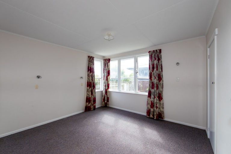 Photo of property in 16 Lipscombe Crescent, Havelock North, 4130