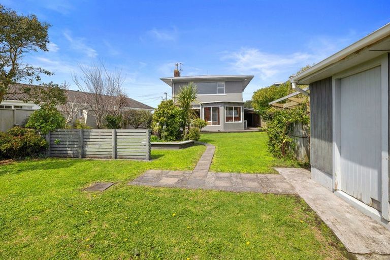 Photo of property in 14 Barrett Street, Westown, New Plymouth, 4310