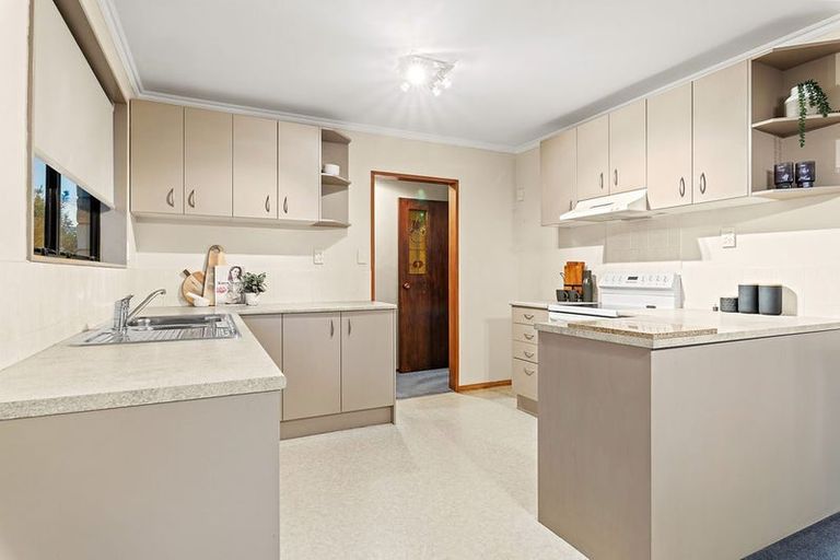 Photo of property in 17 Wyatt Place, Russley, Christchurch, 8042