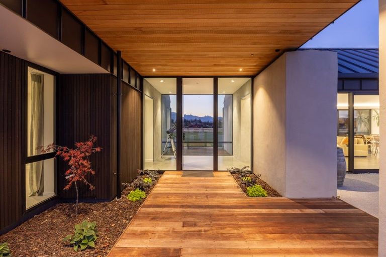 Photo of property in 10 Little Orchard Way, Wanaka, 9382