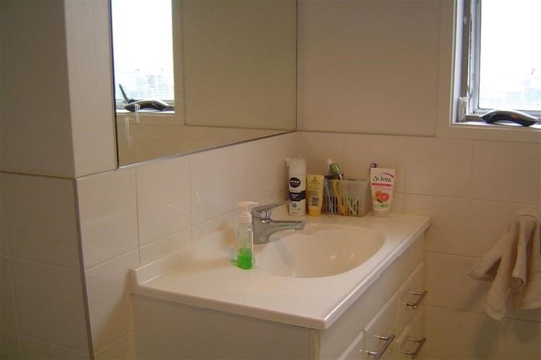 Photo of property in 21 Laurina Road, Sunnynook, Auckland, 0620