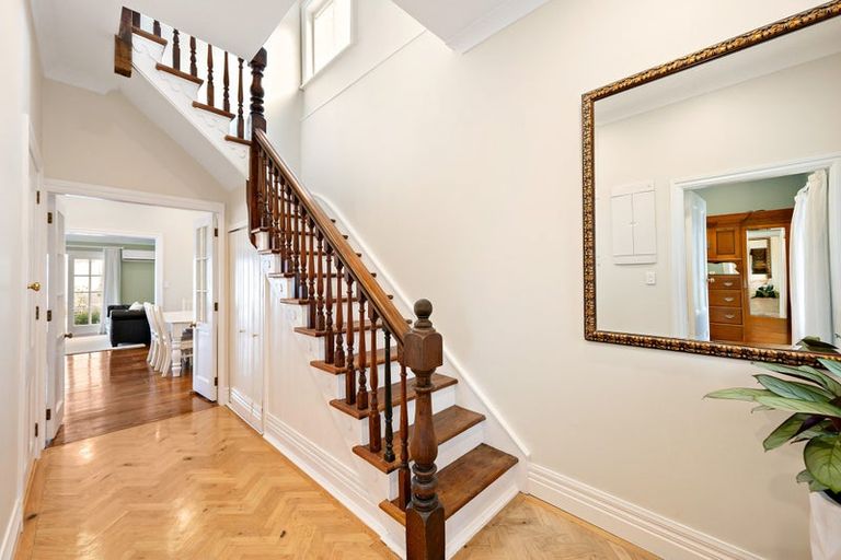 Photo of property in 25 Newman Terrace, Thorndon, Wellington, 6011