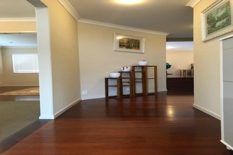 Photo of property in 10 Oak Bark Drive, Schnapper Rock, Auckland, 0632