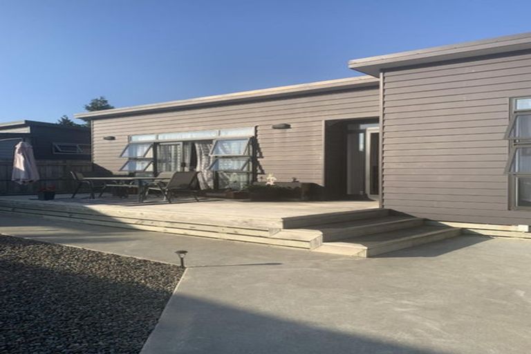 Photo of property in 48 Exeter Crescent, Takaro, Palmerston North, 4412