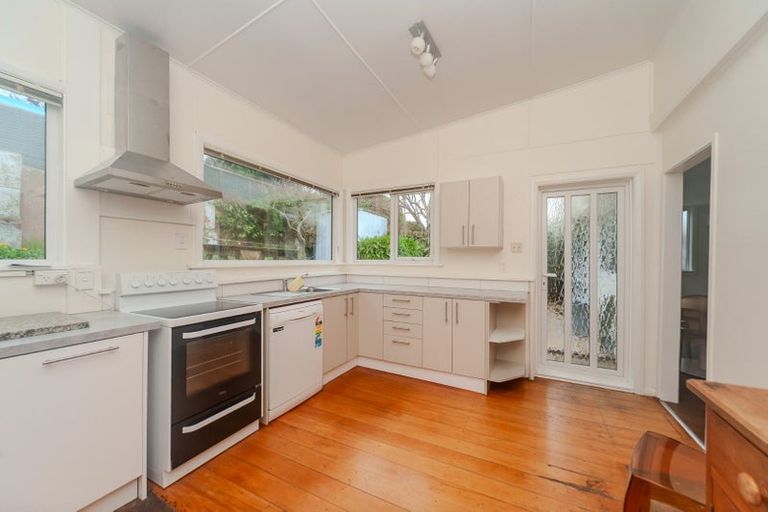 Photo of property in 37 Ara Paiwhenua, Tawa, Wellington, 5028