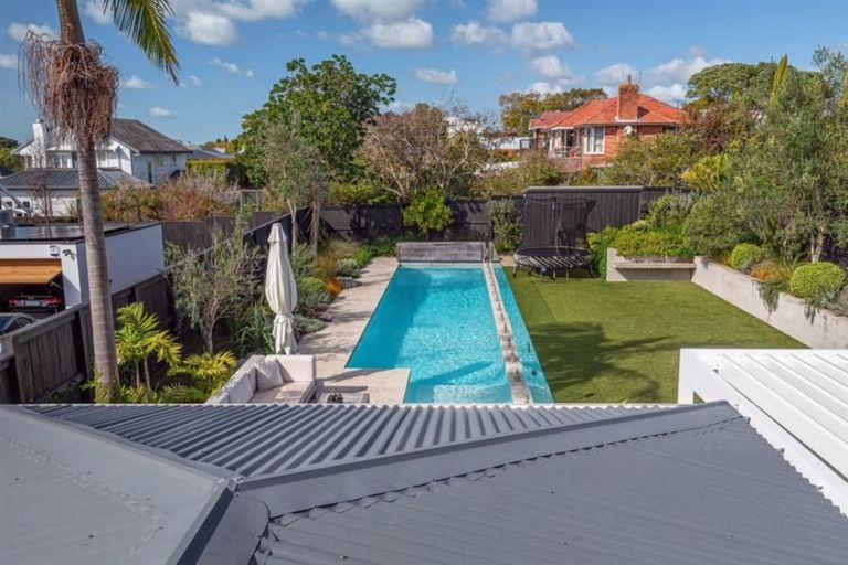 Photo of property in 7 Hauraki Road, Hauraki, Auckland, 0622