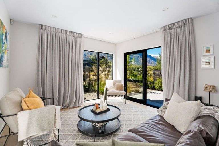 Photo of property in 1 Mulholland Drive, Jacks Point, 9371