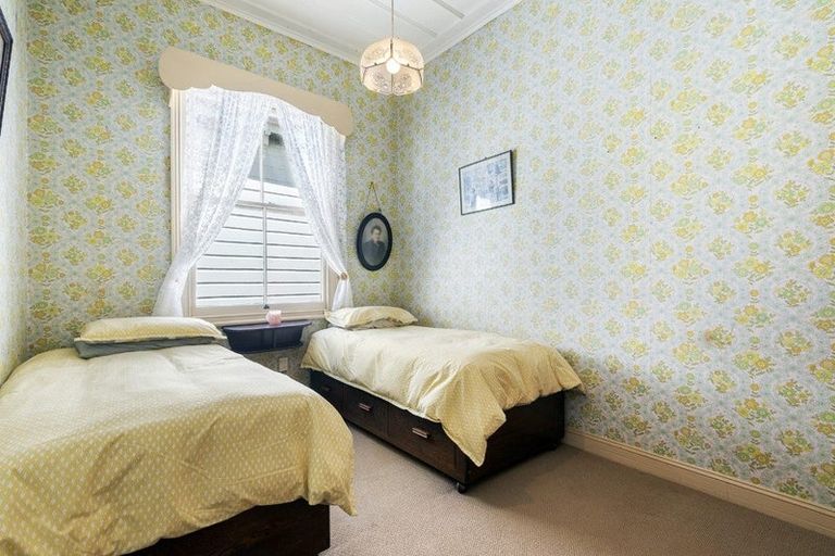 Photo of property in 28 Queens Parade, Devonport, Auckland, 0624