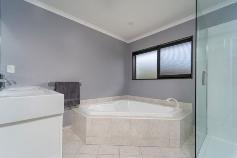 Photo of property in 1 Farley Avenue, Greytown, 5712