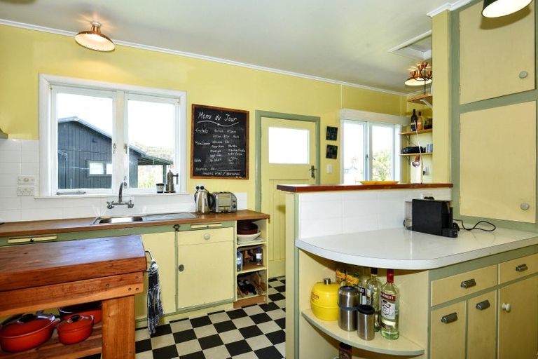 Photo of property in 11 Blue Bay Road, Mahia, 4198
