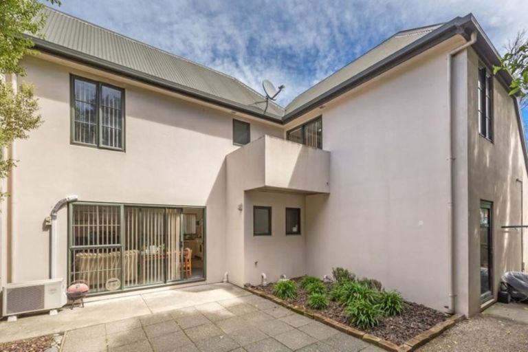 Photo of property in 102 Mandeville Street, Riccarton, Christchurch, 8011