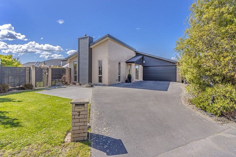 Photo of property in 7 Shield Place, Halswell, Christchurch, 8025